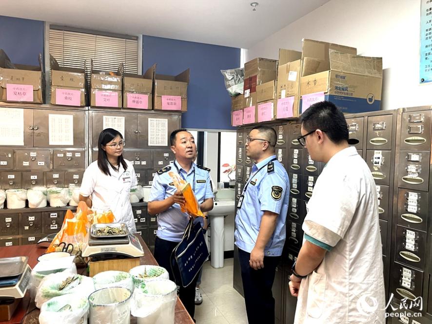 谈球吧.(china)官方网站拧紧“宁静阀”福州怎样让老苍生用上定心药？(图3)